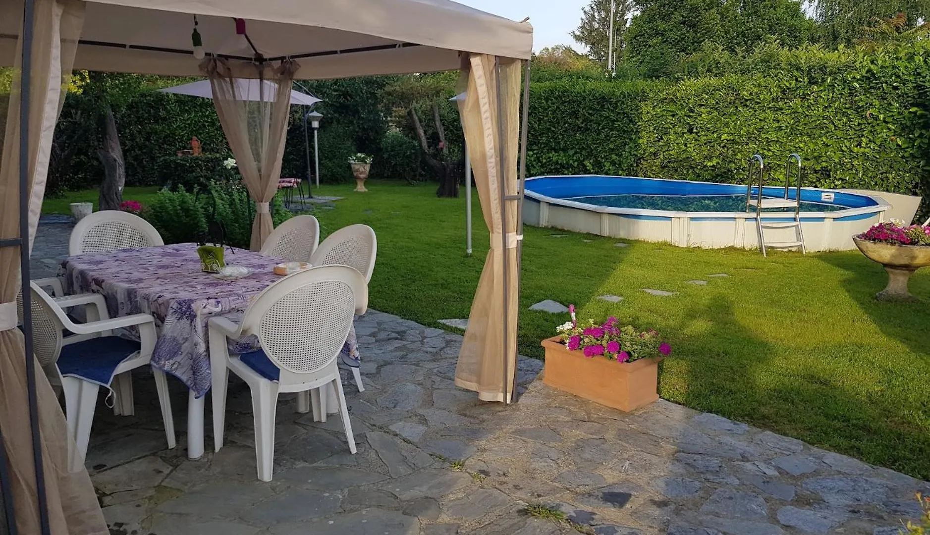 Holyfield Bed and Breakfast Sarzana